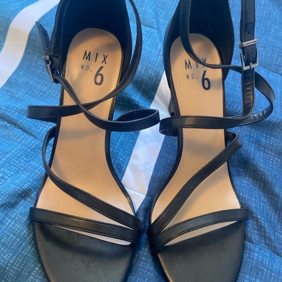Mix No. 6 Black Mardelle Heels - Size 8 - Picture 2 of 4